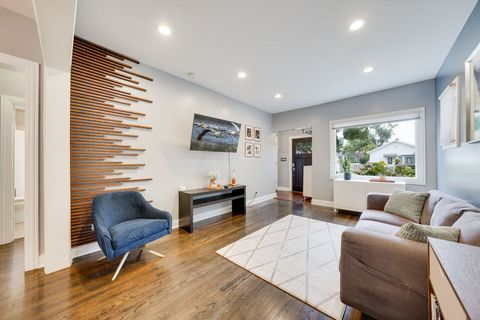 Tiny photo for 1107 E Prairie Avenue, Des Plaines, IL 60016 (MLS # 12492781)