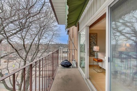 Tiny photo for 441 N Park Boulevard #4B, Glen Ellyn, IL 60137 (MLS # 12558882)