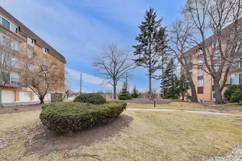 Tiny photo for 441 N Park Boulevard #4B, Glen Ellyn, IL 60137 (MLS # 12558882)