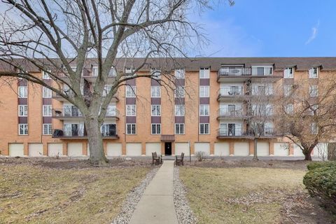 Tiny photo for 441 N Park Boulevard #4B, Glen Ellyn, IL 60137 (MLS # 12558882)