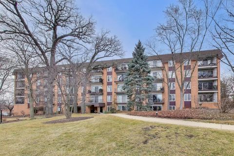 Photo of 441 N Park Boulevard #4B, Glen Ellyn, IL 60137 (MLS # 12558882)