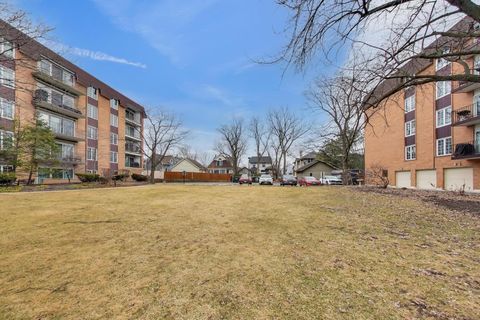Tiny photo for 441 N Park Boulevard #4B, Glen Ellyn, IL 60137 (MLS # 12558882)