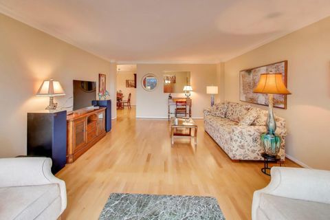 Tiny photo for 441 N Park Boulevard #4B, Glen Ellyn, IL 60137 (MLS # 12558882)