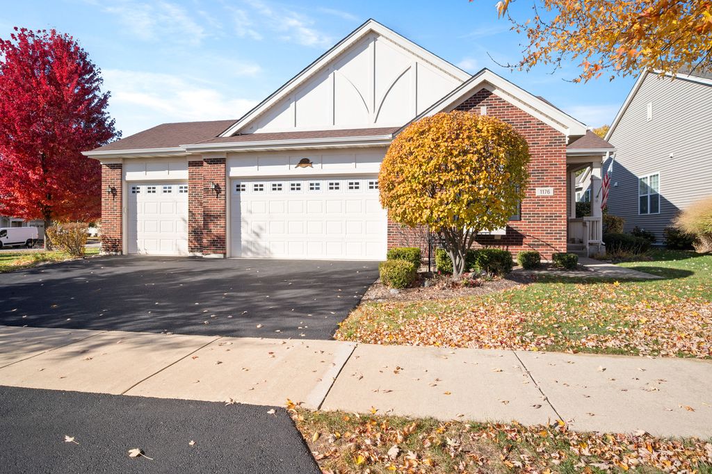 Photo for 1176 Heathrow Lane, Aurora, IL 60502 (MLS # 12505113)