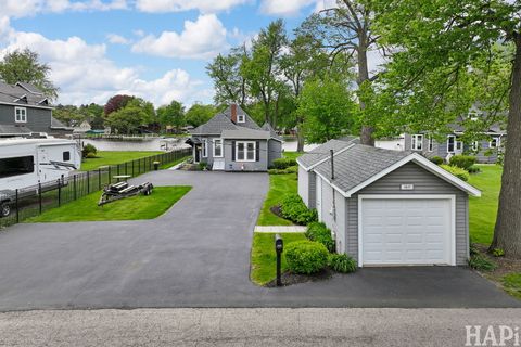 Tiny photo for 1611 N Woodlawn Park Avenue, McHenry, IL 60051 (MLS # 12645611)