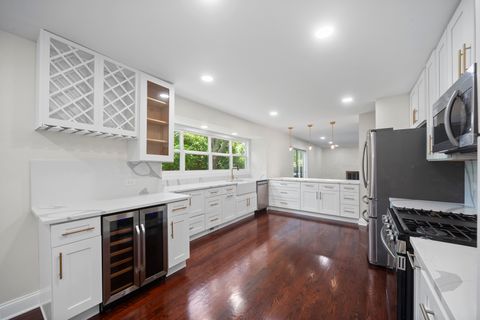 Tiny photo for 1017 Juniper Parkway, Libertyville, IL 60048 (MLS # 12471090)