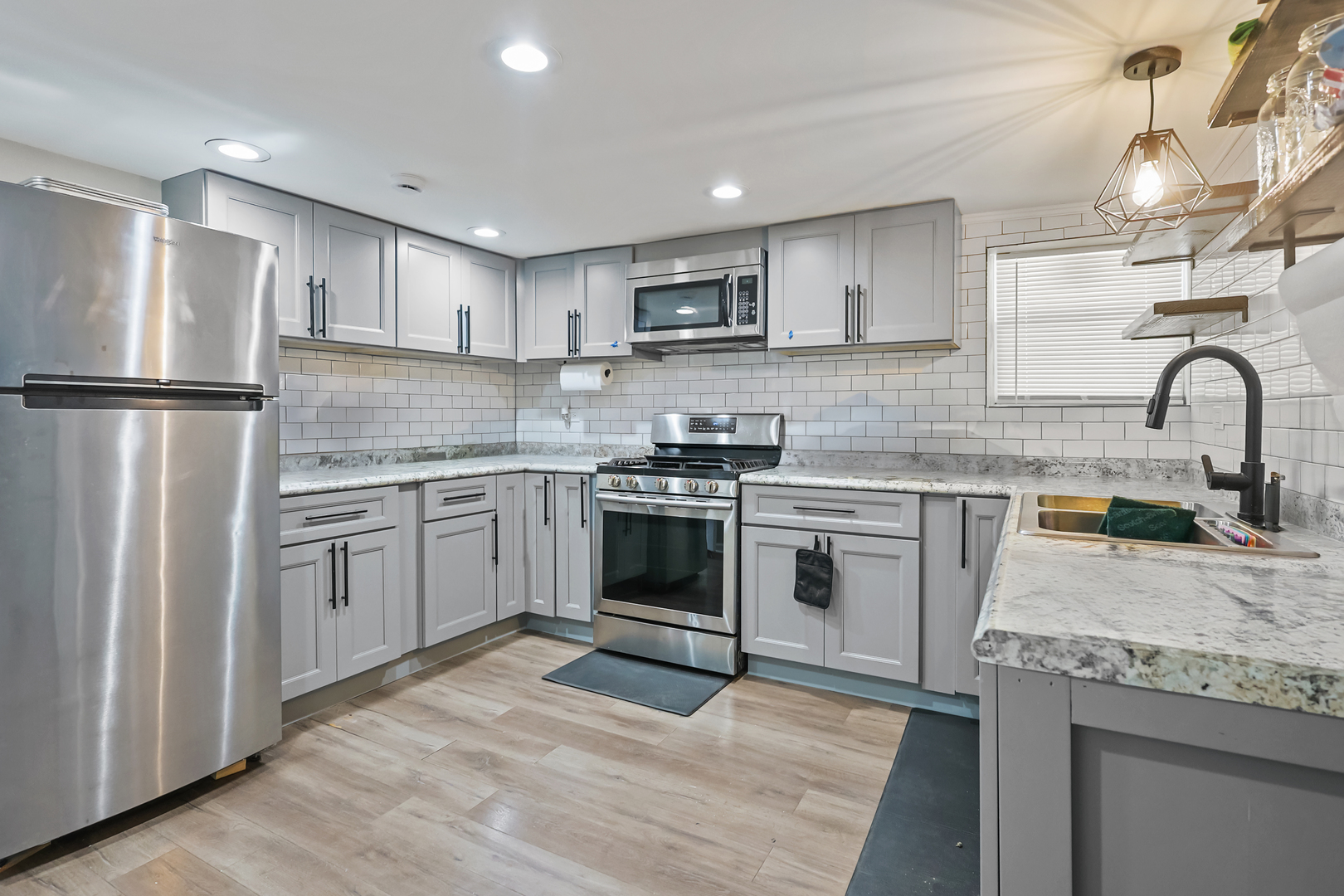 3237 W Cortez Street