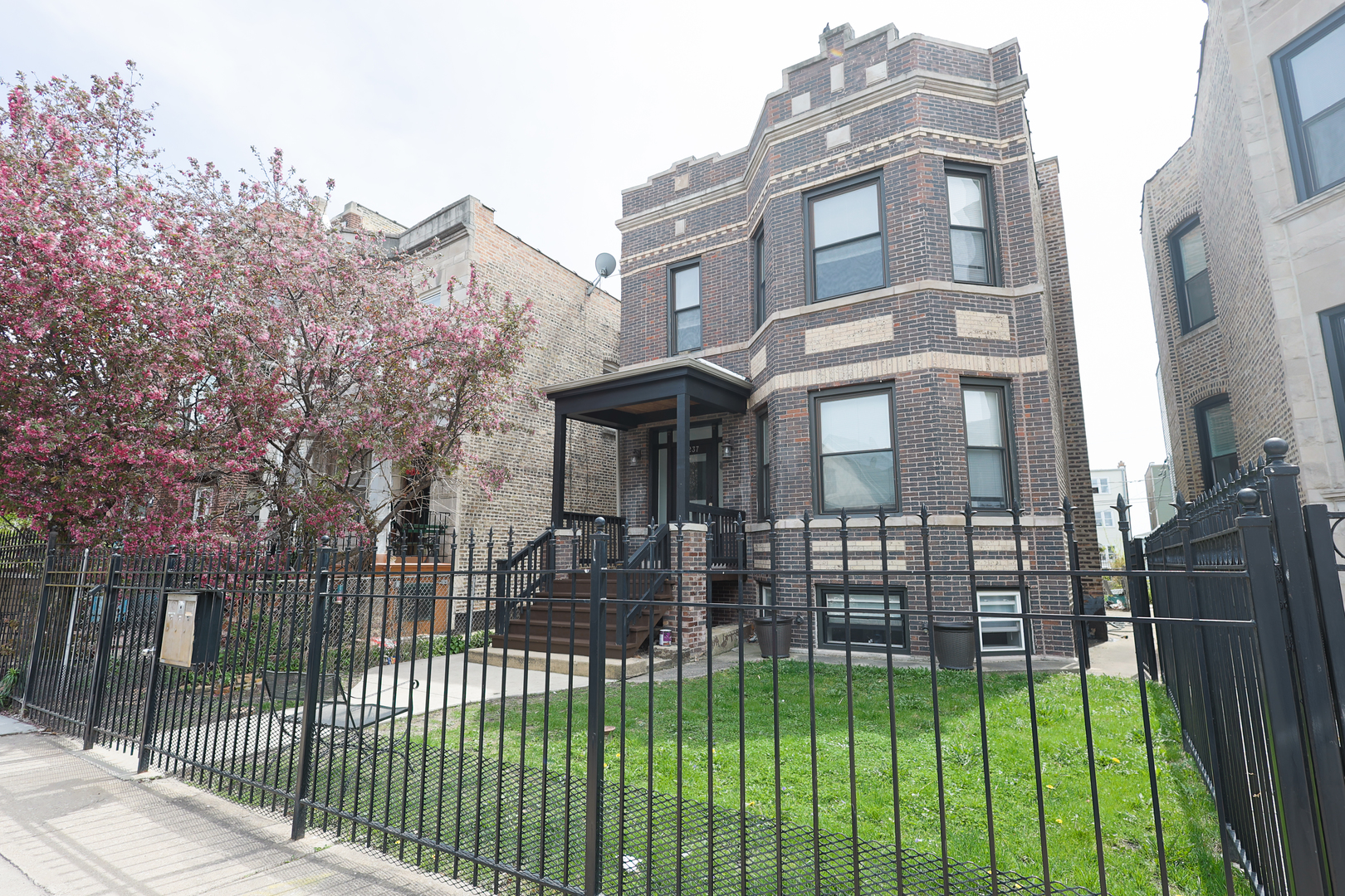 3237 W Cortez Street