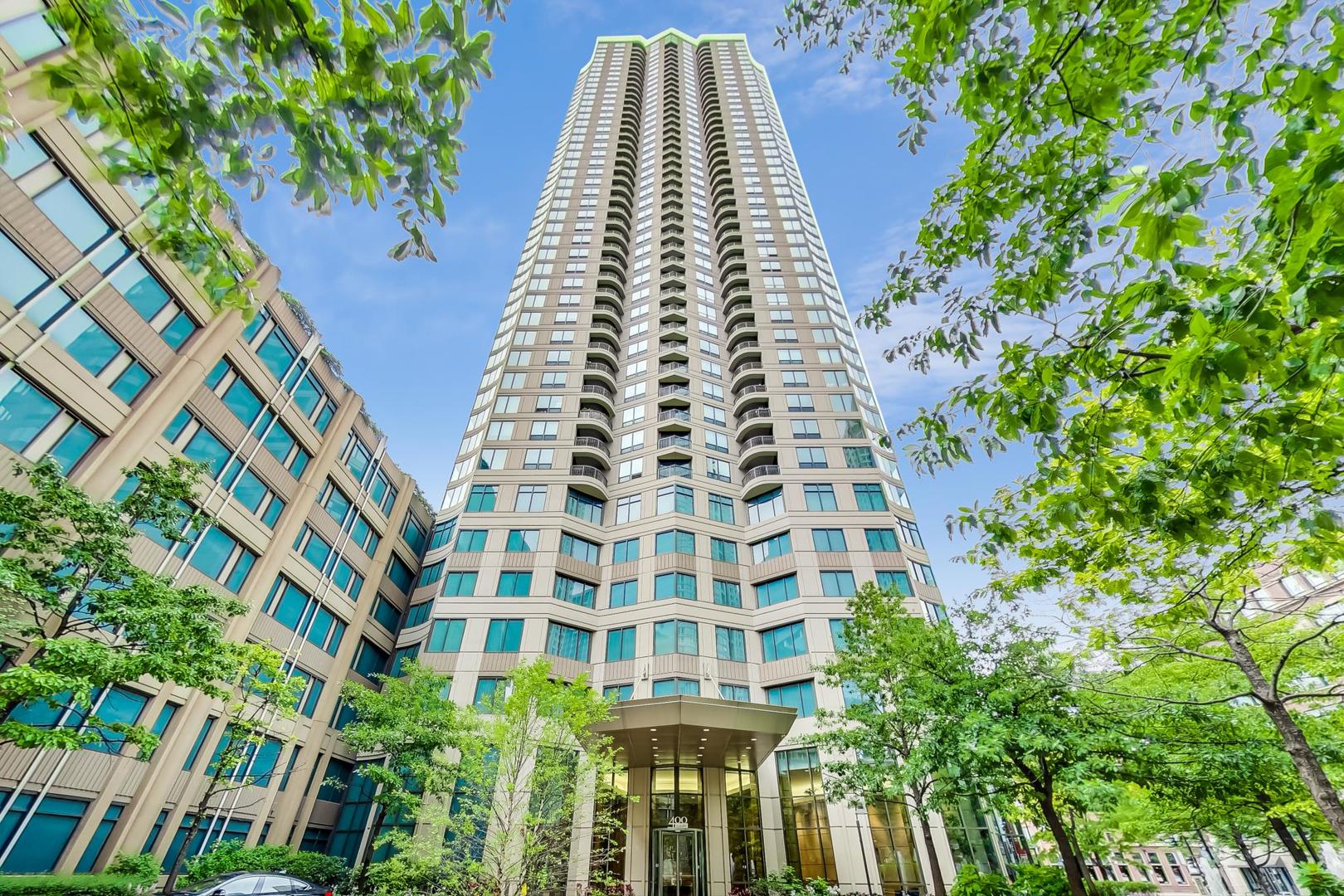 400 N LaSalle Street 2207
