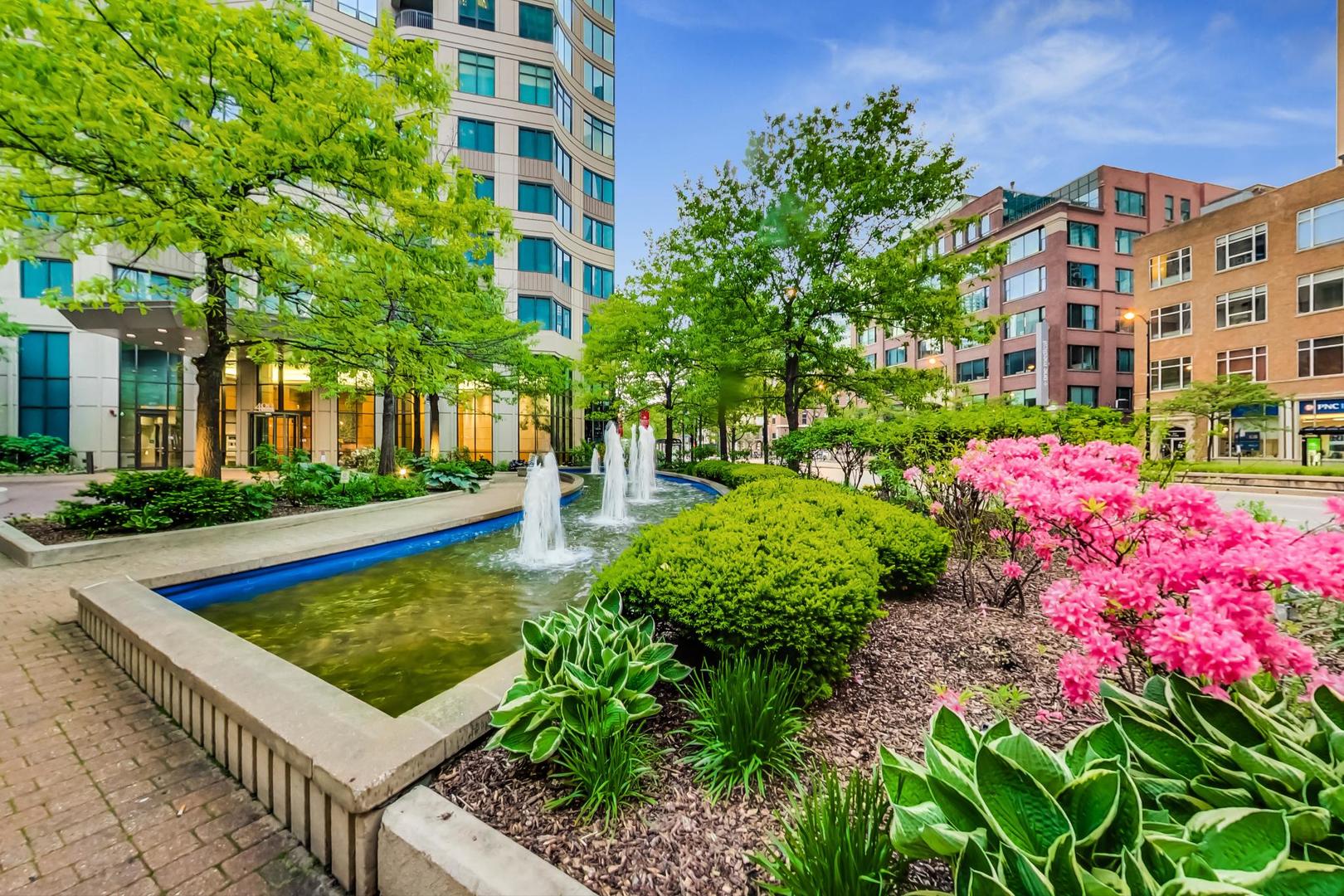 400 N LaSalle Street 2207