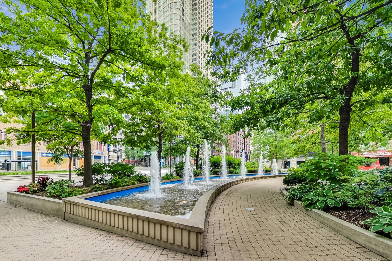 400 N LaSalle Street 2207