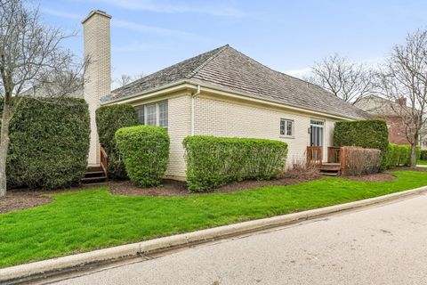 Tiny photo for 5 Middlesex Court, Lincolnshire, IL 60069 (MLS # 12627477)