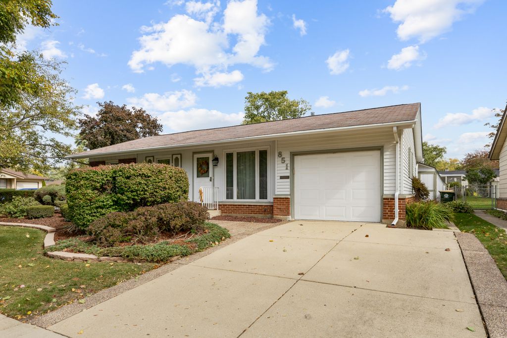 Photo for 851 Crest Avenue, Elk Grove Village, IL 60007 (MLS # 12498917)