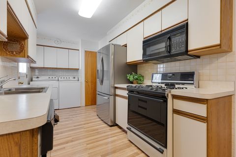 Tiny photo for 851 Crest Avenue, Elk Grove Village, IL 60007 (MLS # 12498917)