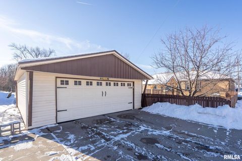 Tiny photo for 622 53RD Street, Moline, IL 61265 (MLS # QC4270105)