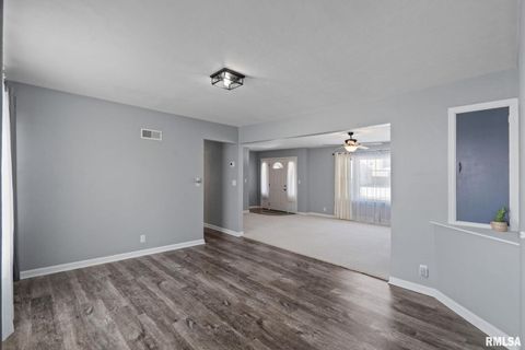 Tiny photo for 622 53RD Street, Moline, IL 61265 (MLS # QC4270105)