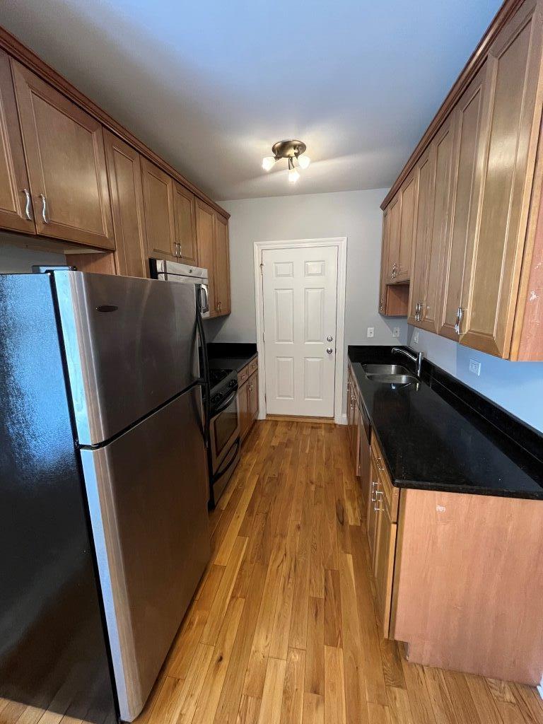 4548 W George Street 3