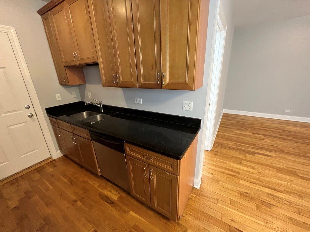 4548 W George Street 3