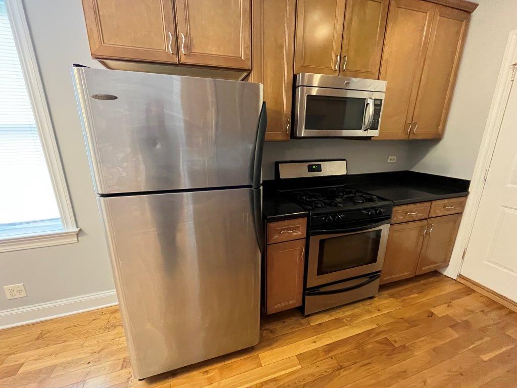 4548 W George Street 3