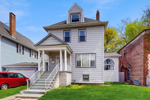 8211 S Cornell Avenue Chicago IL 60617
