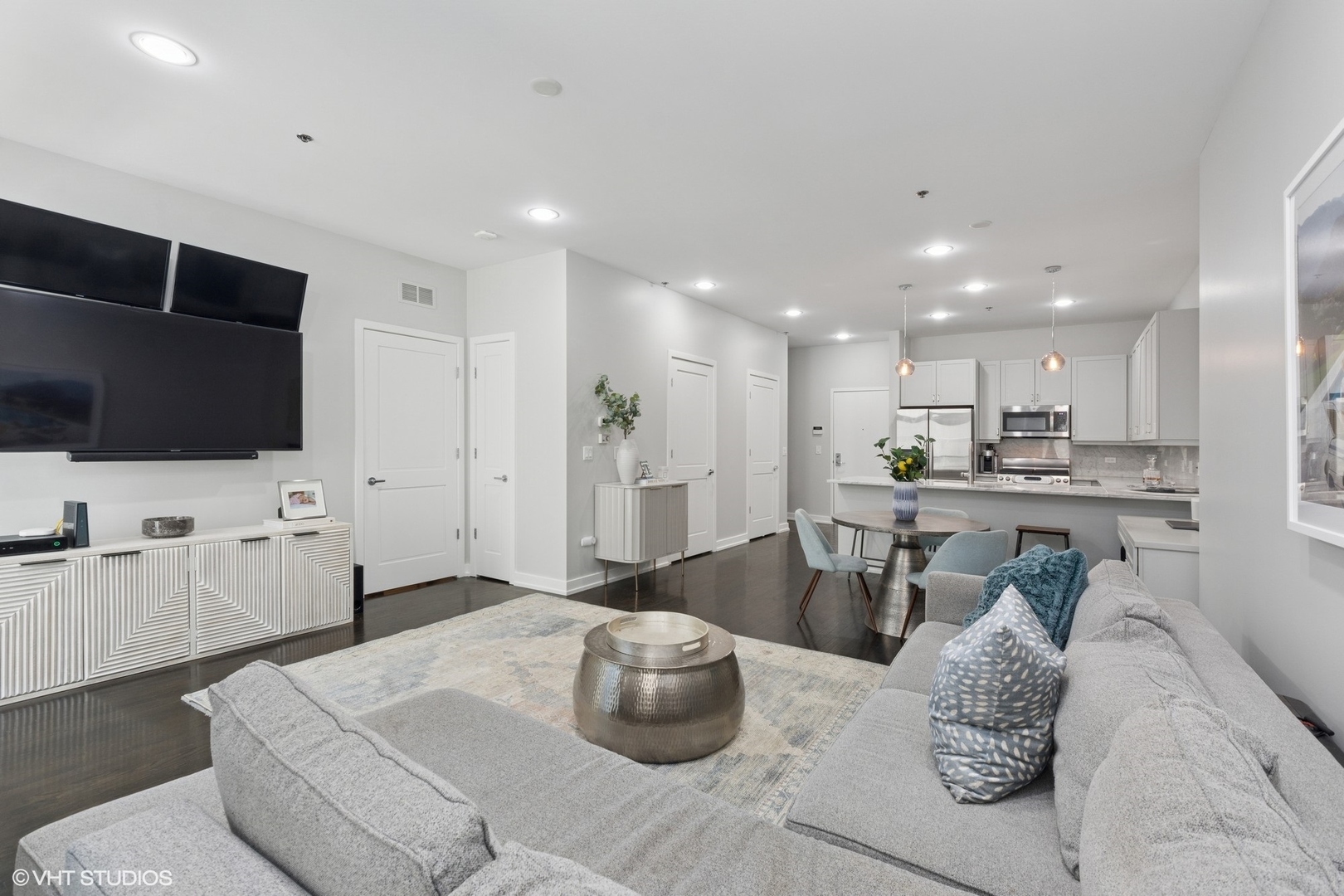 150 W Superior Street 605
