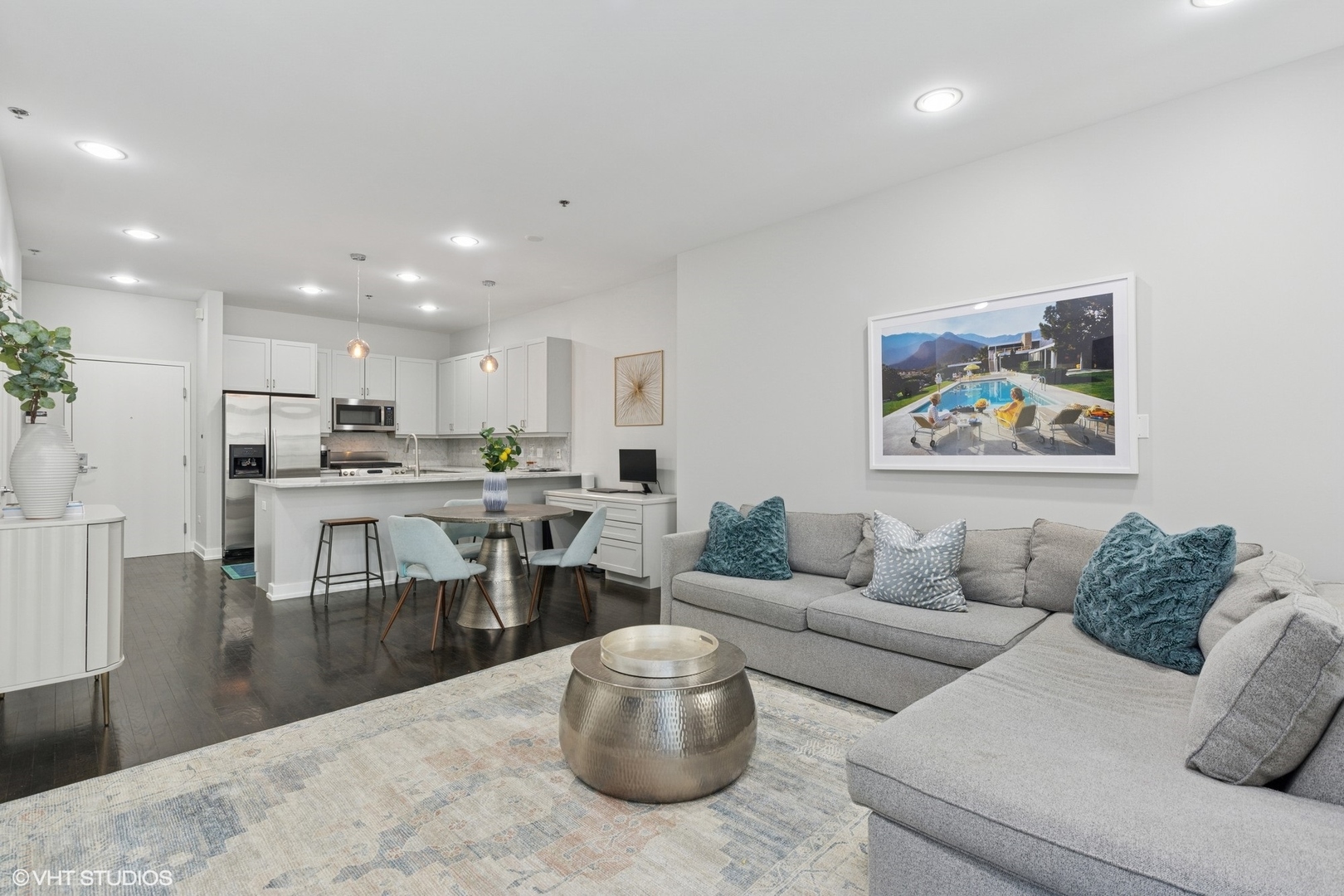 150 W Superior Street 605