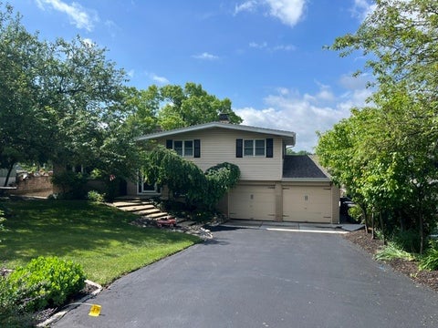 Tiny photo for 585 Killarney Pass Circle, Mundelein, IL 60060 (MLS # 12674576)
