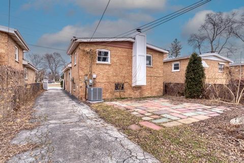 Tiny photo for 8625 43rd Street, Lyons, IL 60534 (MLS # 12579188)