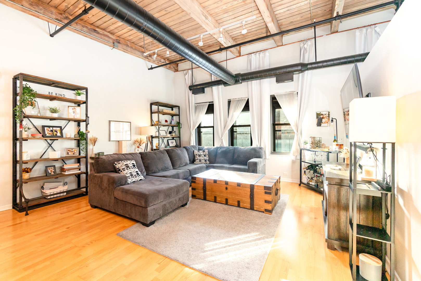 225 W Huron Street 616
