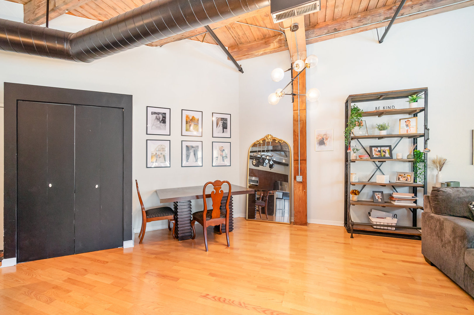 225 W Huron Street 616