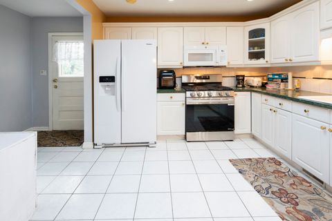 Tiny photo for 178 Brookhill Road, Libertyville, IL 60048 (MLS # 12429368)