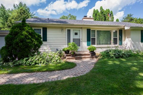 Tiny photo for 178 Brookhill Road, Libertyville, IL 60048 (MLS # 12429368)
