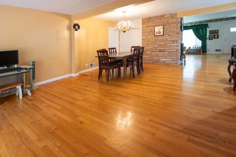 Tiny photo for 178 Brookhill Road, Libertyville, IL 60048 (MLS # 12429368)