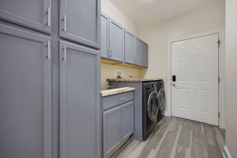 Tiny photo for 335 W Carriage Lane, Bensenville, IL 60106 (MLS # 12607146)