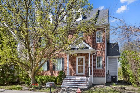 Photo of 335 W Carriage Lane, Bensenville, IL 60106 (MLS # 12607146)