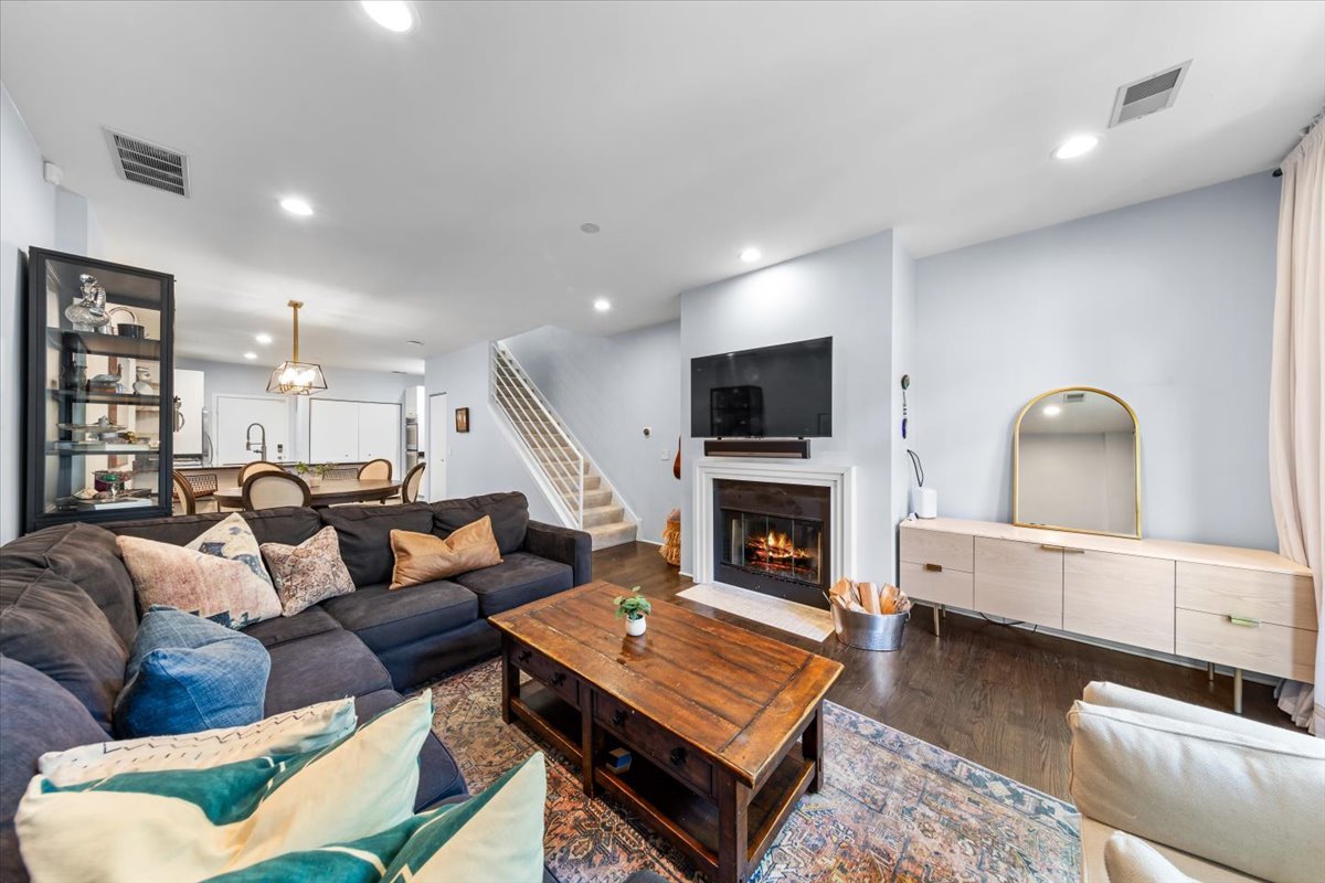 1801 W DIVERSEY Parkway 14