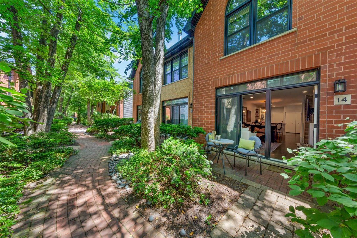 1801 W DIVERSEY Parkway 14