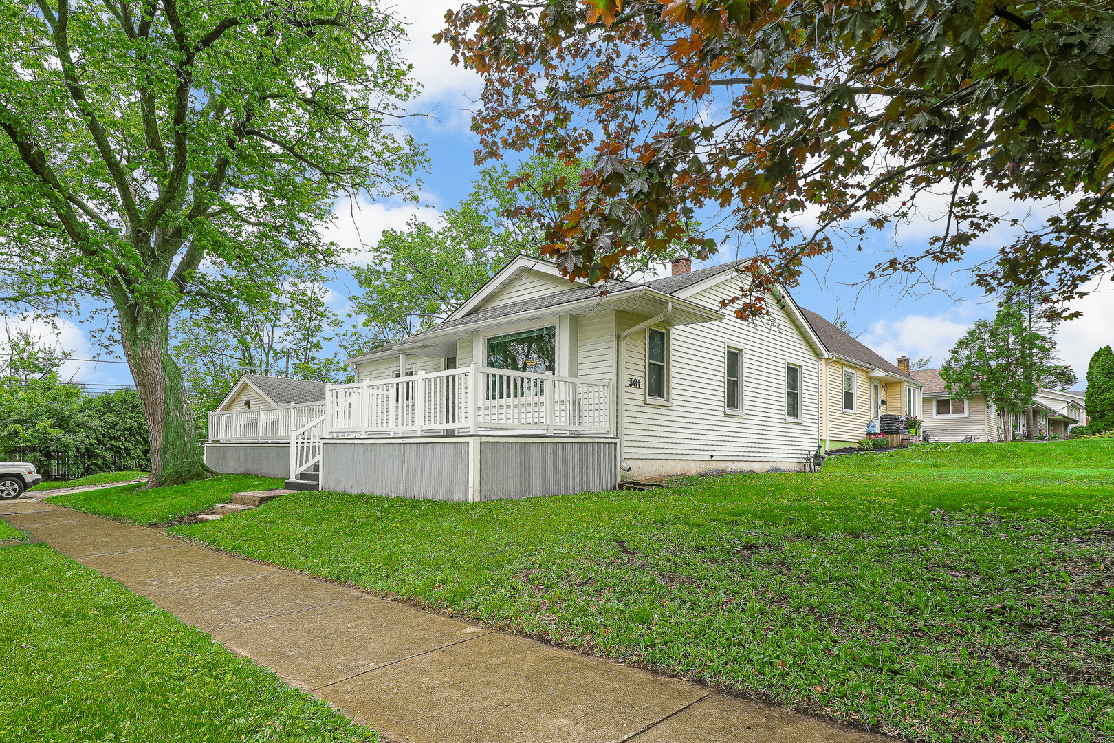 301 W GRAHAM Avenue