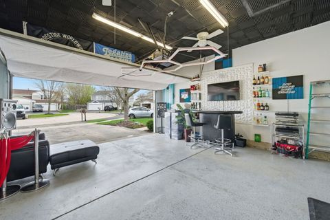 Tiny photo for 620 Wedgewood Circle, Lake In The Hills, IL 60156 (MLS # 12617002)