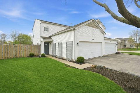 Photo of 620 Wedgewood Circle, Lake In The Hills, IL 60156 (MLS # 12617002)