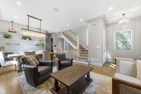 Tiny photo for 3342 N Ravenswood Avenue, Chicago, IL 60657 (MLS # 12500250)