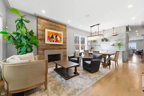 Tiny photo for 3342 N Ravenswood Avenue, Chicago, IL 60657 (MLS # 12500250)