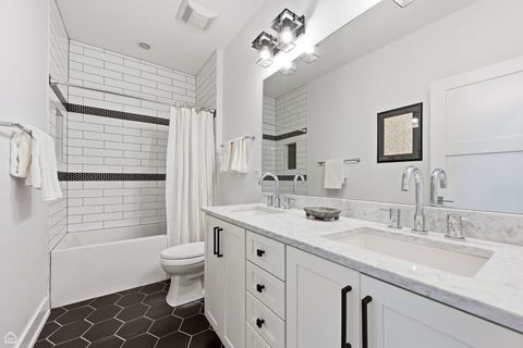 Tiny photo for 3342 N Ravenswood Avenue, Chicago, IL 60657 (MLS # 12500250)