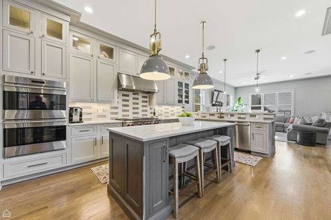 Tiny photo for 3342 N Ravenswood Avenue, Chicago, IL 60657 (MLS # 12500250)