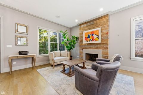 Tiny photo for 3342 N Ravenswood Avenue, Chicago, IL 60657 (MLS # 12500250)