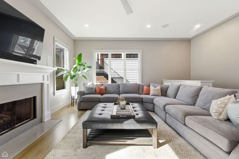 Tiny photo for 3342 N Ravenswood Avenue, Chicago, IL 60657 (MLS # 12500250)