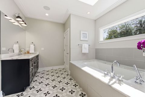 Tiny photo for 3342 N Ravenswood Avenue, Chicago, IL 60657 (MLS # 12500250)