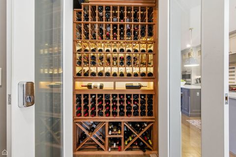 Tiny photo for 3342 N Ravenswood Avenue, Chicago, IL 60657 (MLS # 12500250)