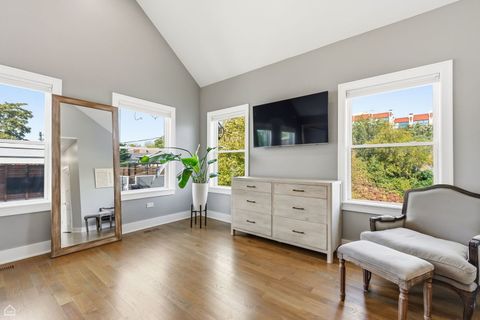 Tiny photo for 3342 N Ravenswood Avenue, Chicago, IL 60657 (MLS # 12500250)