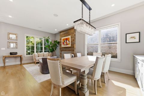 Tiny photo for 3342 N Ravenswood Avenue, Chicago, IL 60657 (MLS # 12500250)